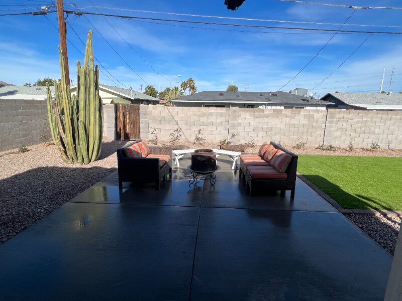 Building Photo - 6438 E Sheridan St