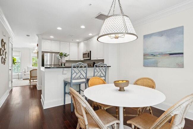 Building Photo - Fully Furnished 2BR Condo with Designer Touches in Shelmore Village