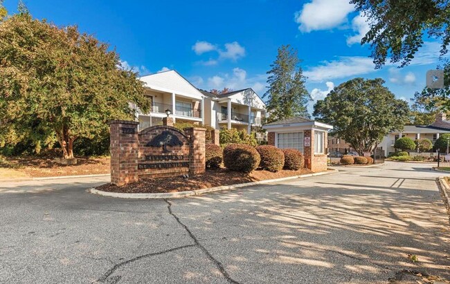 Building Photo - Beautiful 2-Bed, 2-Bath Condo with Elegant...