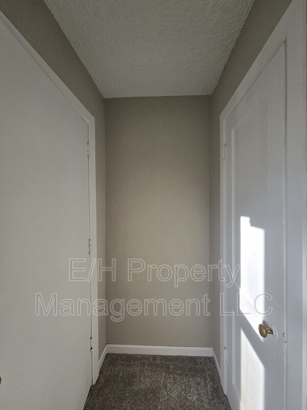 Building Photo - 1642 N Erie St