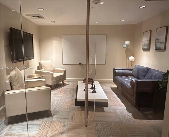 Building Photo - 950 Brickell Bay Dr