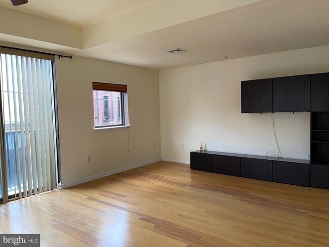 Building Photo - 837 N 2nd St