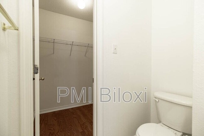 Building Photo - 11107 Dede Dr