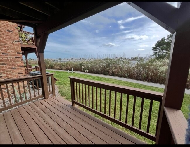 Building Photo - 367 Mainsail Dr