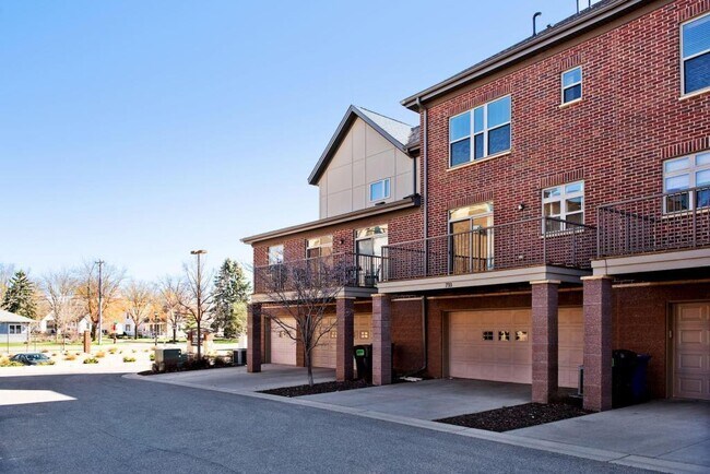 Building Photo - 737 Mercer Street