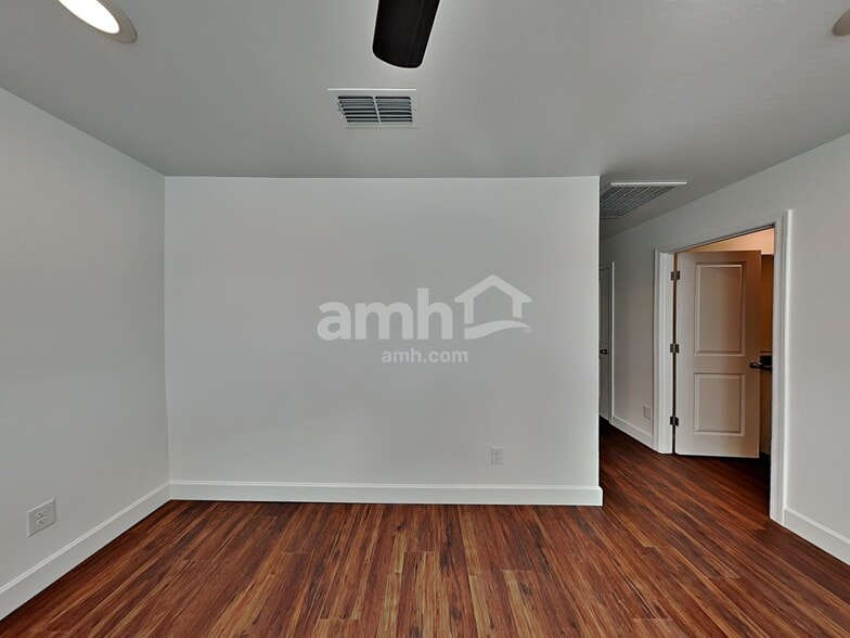 Building Photo - 8887 N 171st Dr