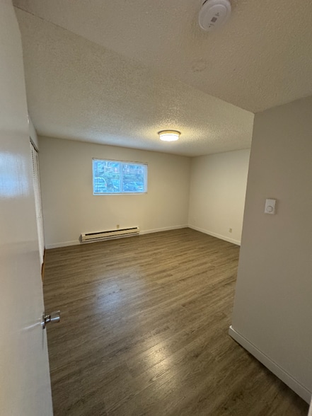 Building Photo - 308 Summit Ave N