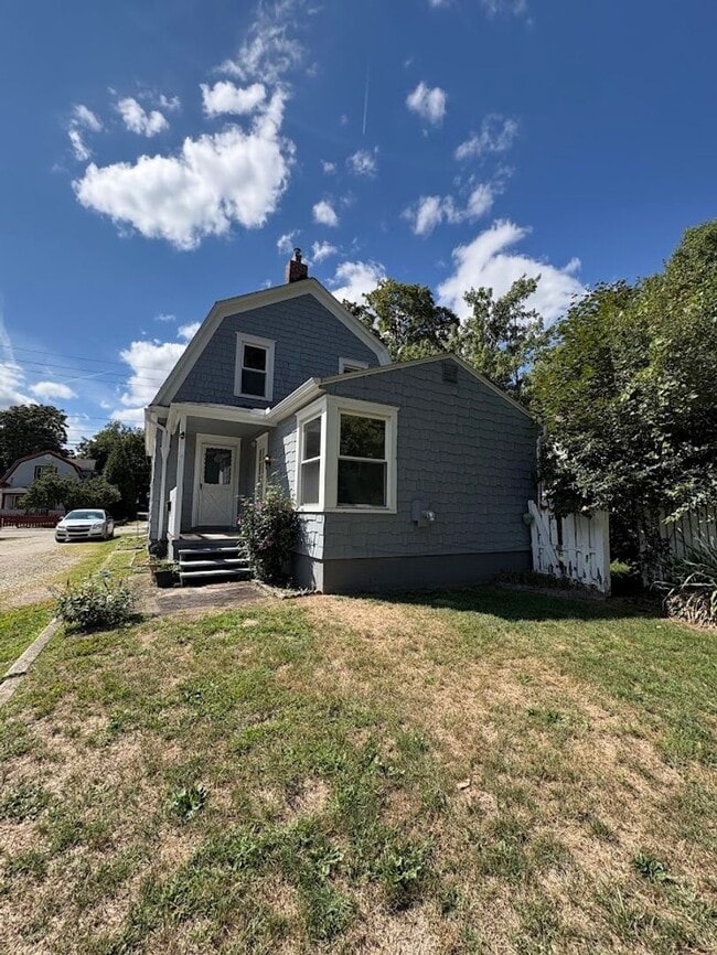 Building Photo - Three bedroom two bathroom home for rent