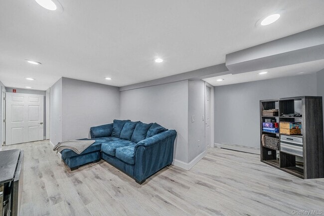 Building Photo - 10 Community Rd