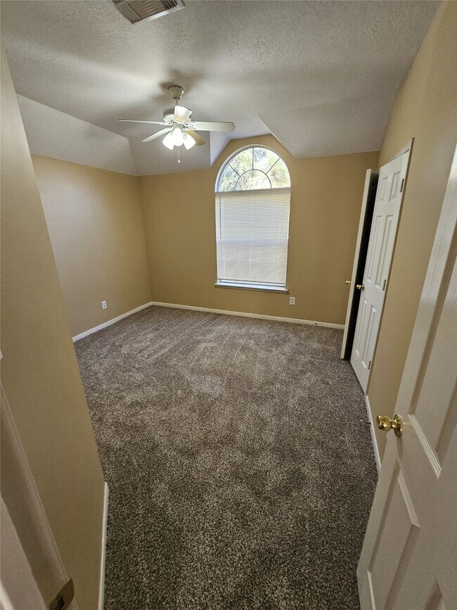 Building Photo - 12111 N Brenton Knoll Dr