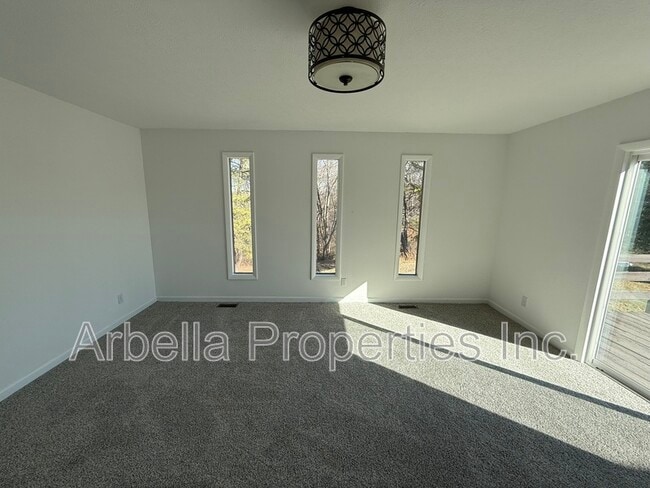 Building Photo - 505 Duel Ln