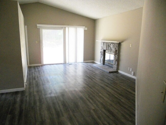 Building Photo - Single story 3 br/2bath/2car Home