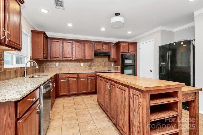 Building Photo - 15611 Normans Landing Dr