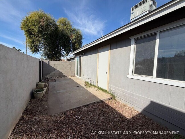 Building Photo - 5960 W Oregon Ave