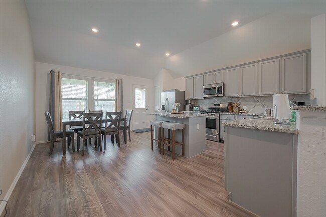 Building Photo - 506 Pecan Landing Ln