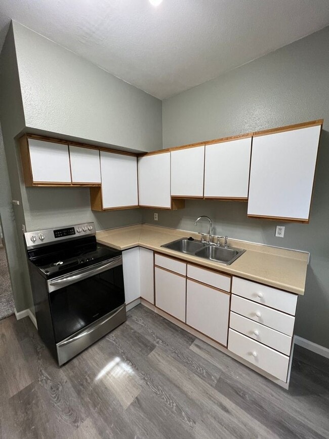 Building Photo - 812 Chicago Ave