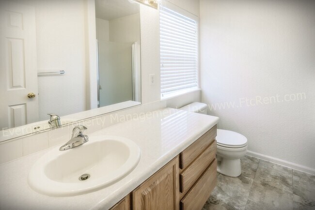 Building Photo - 802 Waterglen Dr