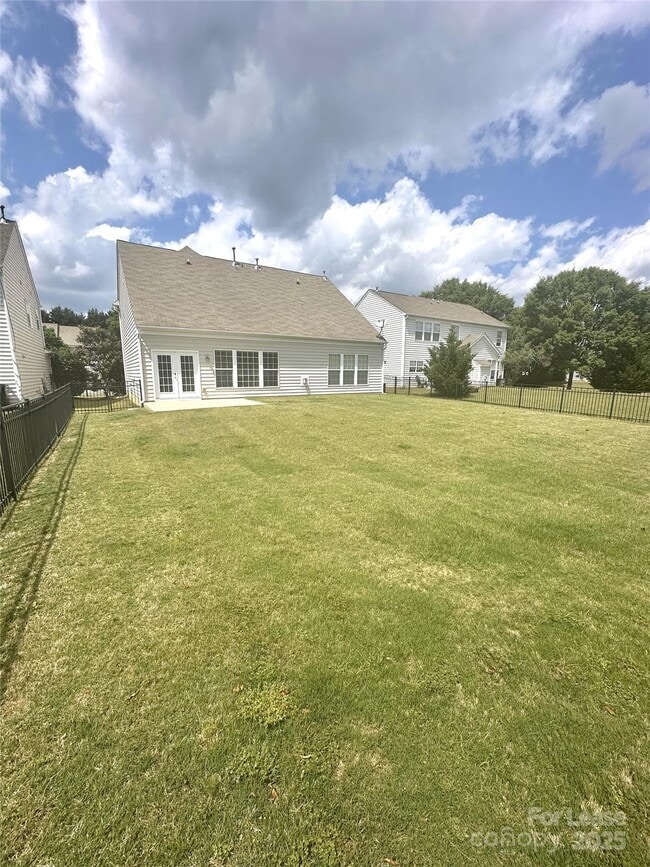 Building Photo - 11017 Maplehurst Dr