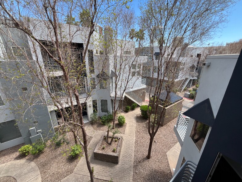 Building Photo - 3633 N 3rd Ave