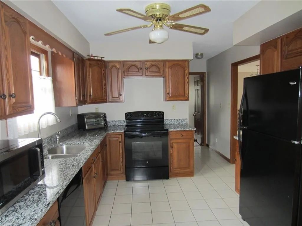 Building Photo - 3304 Baer Beach Rd