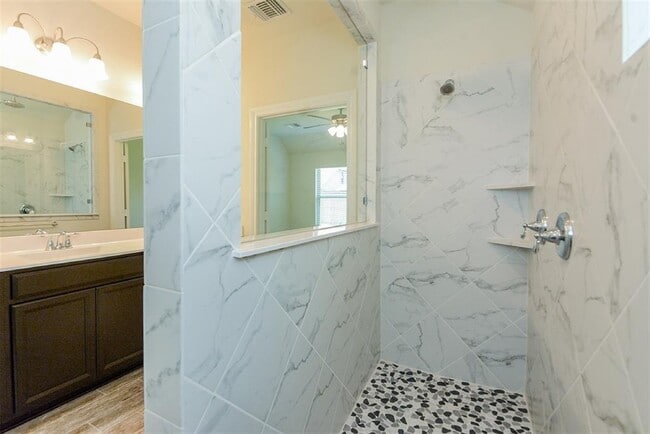 Building Photo - 9731 Birdsnest Ct