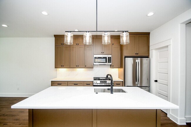 Building Photo - 4101 Victoria