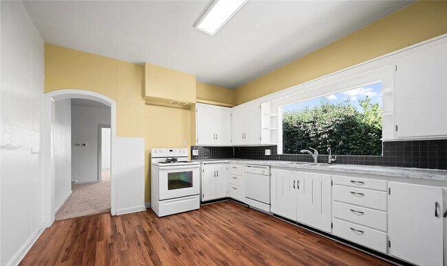 Building Photo - Charming Craftsman Rental in a Prime Bellingham Location