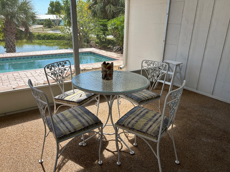 Building Photo - 1220 Lakeside Dr