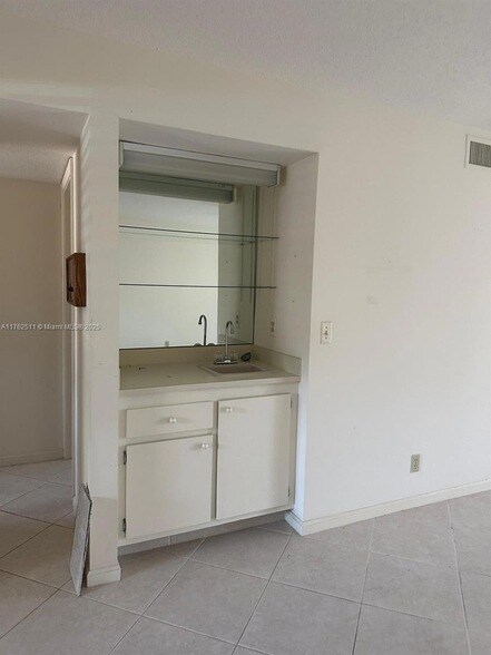 Building Photo - 12524 Shoreline Dr