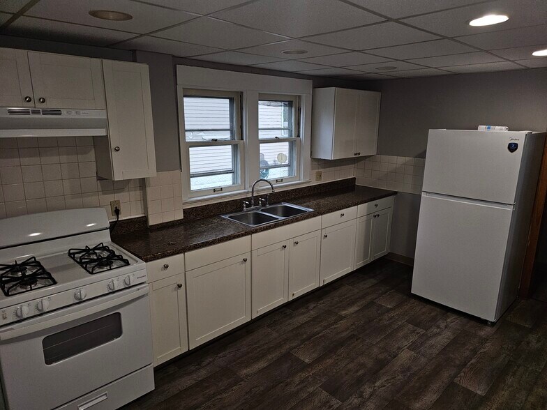 Building Photo - 1098 Big Falls Ave
