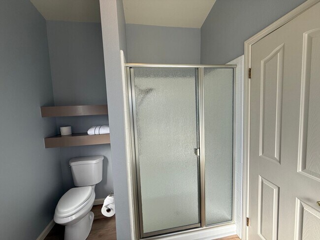 Building Photo - Nicely updated 4-bedroom in Oakdale!