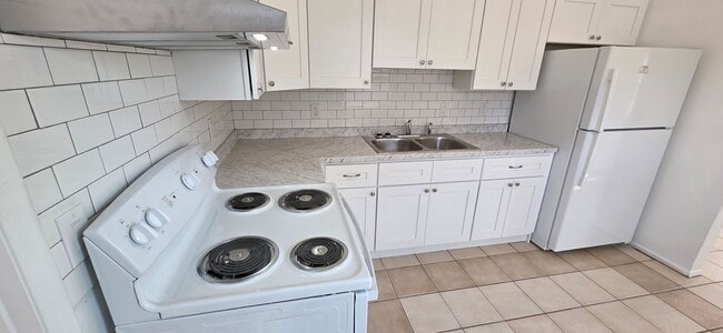 Building Photo - 3 bedroom 2 bath duplex