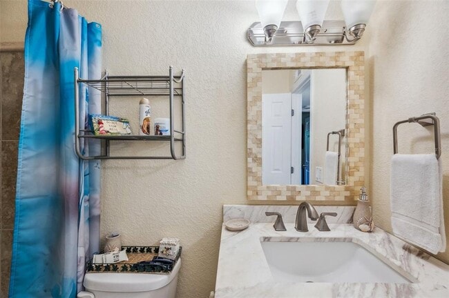 Building Photo - 2 N Fernwood Ave