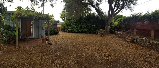 Building Photo - 5 bedrooms 2 baths close to campus and huge Backyard!