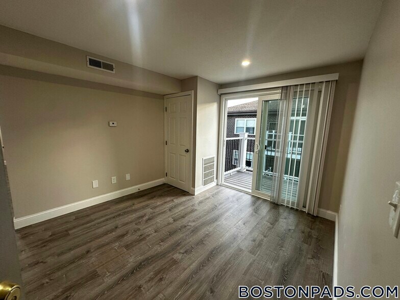 Building Photo - 25 Kenmar Dr