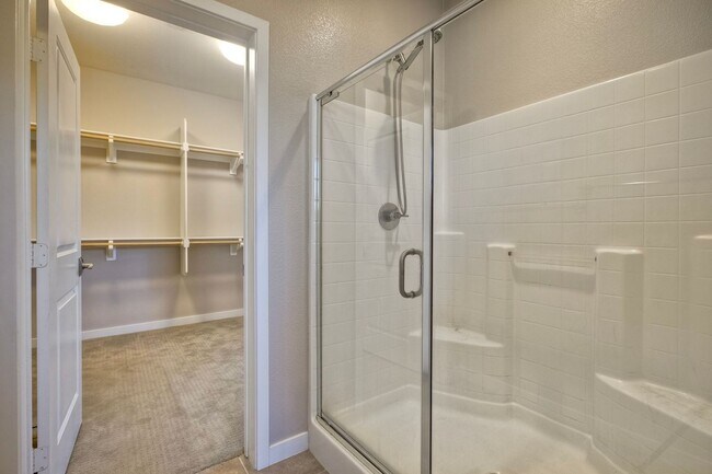 Building Photo - 3 Br/2.5 Ba w Loft and 2 car attached gara...