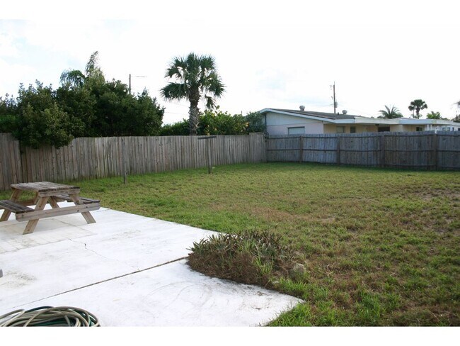 Building Photo - July special 50% off 1st months rent on BE...