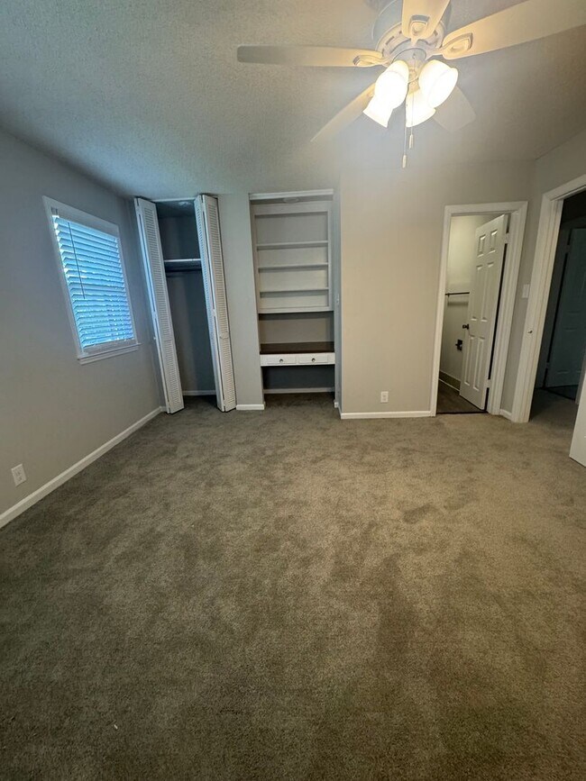 Building Photo - Available NOW in Hammond Hills!!!