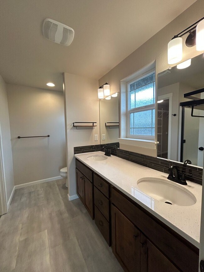Building Photo - Corner Lot 3 Bed / 2 Bath Home with RV Parking – NW Redmond - PENDING APPLICATION