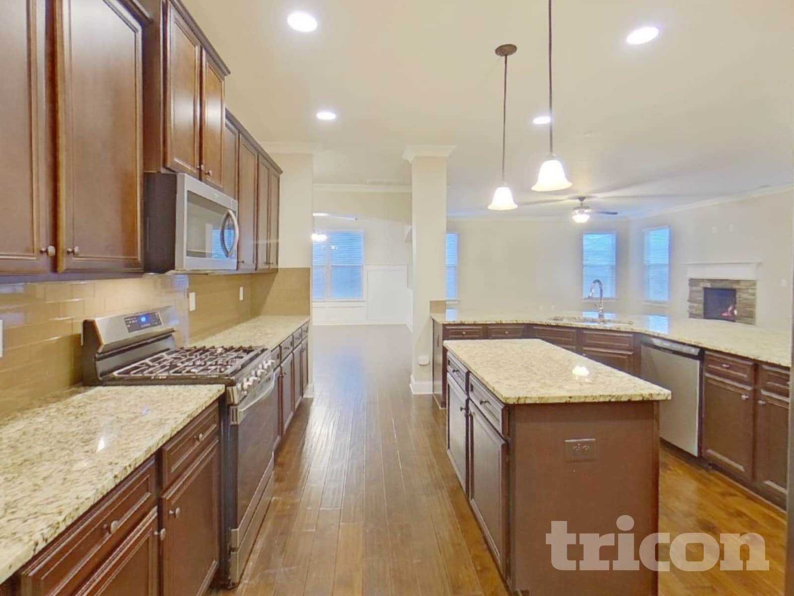 Building Photo - 910 Southfork Dr