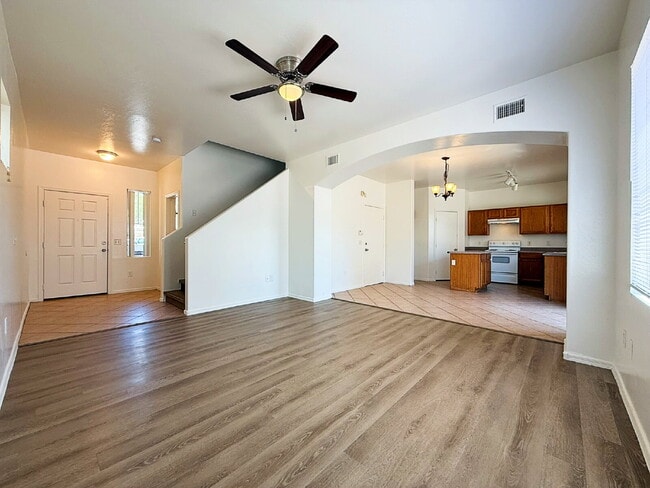 Building Photo - Freshly Updated 3-Bed, 2.5-Bath Home with ...