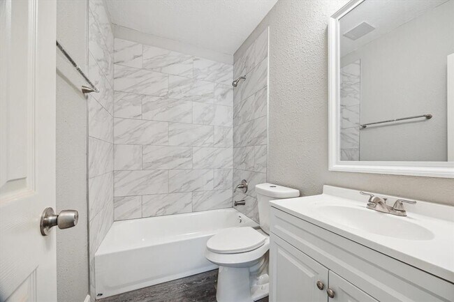 Building Photo - 6306 Thrush Dr