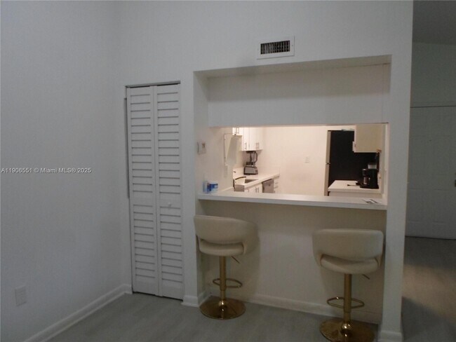 Building Photo - 20760 NE 4th Ct