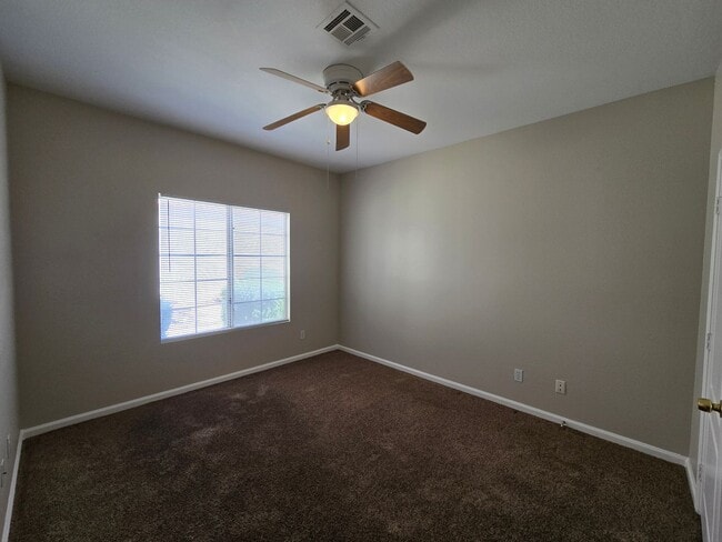 Building Photo - Beautiful 2 Bedroom Condo with Garage!