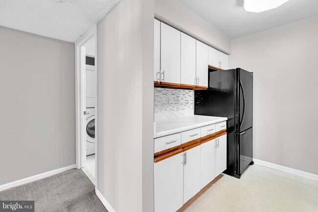 Building Photo - 1639 Carriage House Terrace