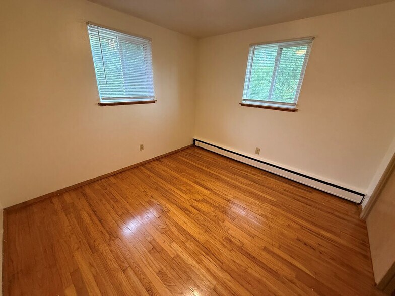 Building Photo - 2410 Brentwood Pky