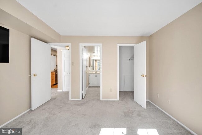 Building Photo - 1615 Society Pl