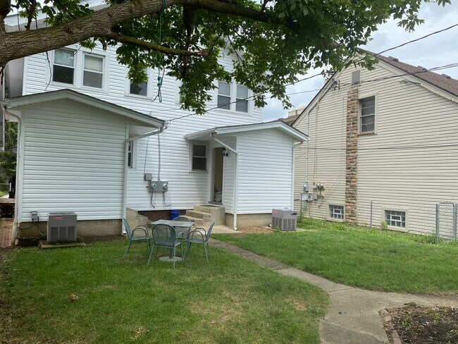 Building Photo - 2598-2600-2600 Dayton Ave