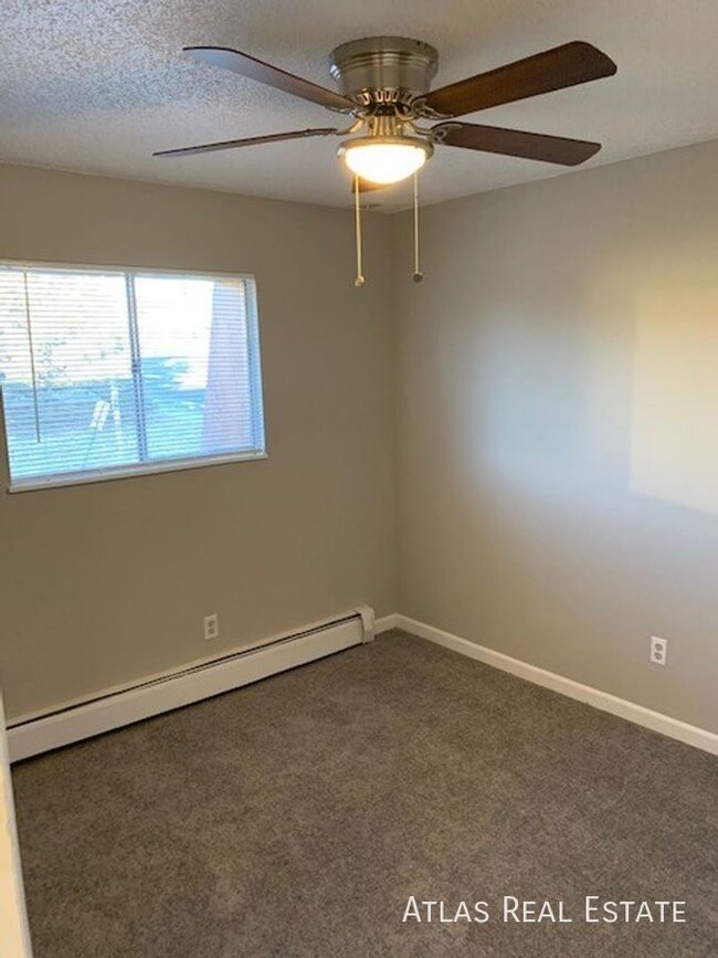 Building Photo - Newly Updated Two Bedroom One Bath! Availa...