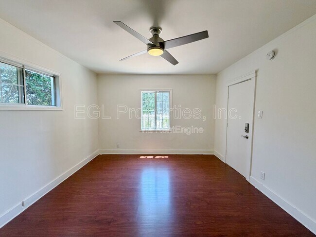 Building Photo - 2407 Fernleaf St